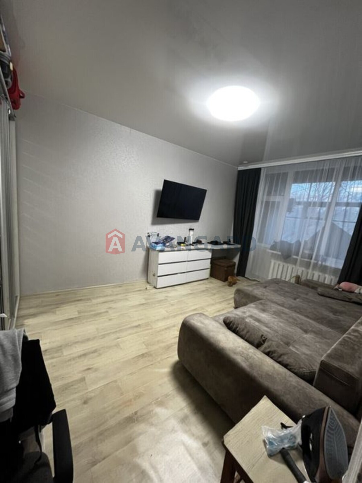 2 ��. ��������, 49/-/5 ��. �., 4/4 ������ ���� 4