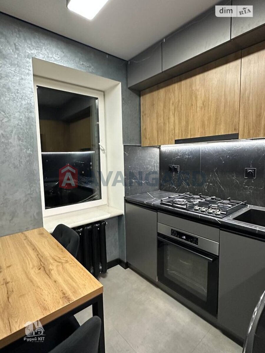 1 ��. ��������, 21/11/4 ��. �., 9/9 ������ ���� 1