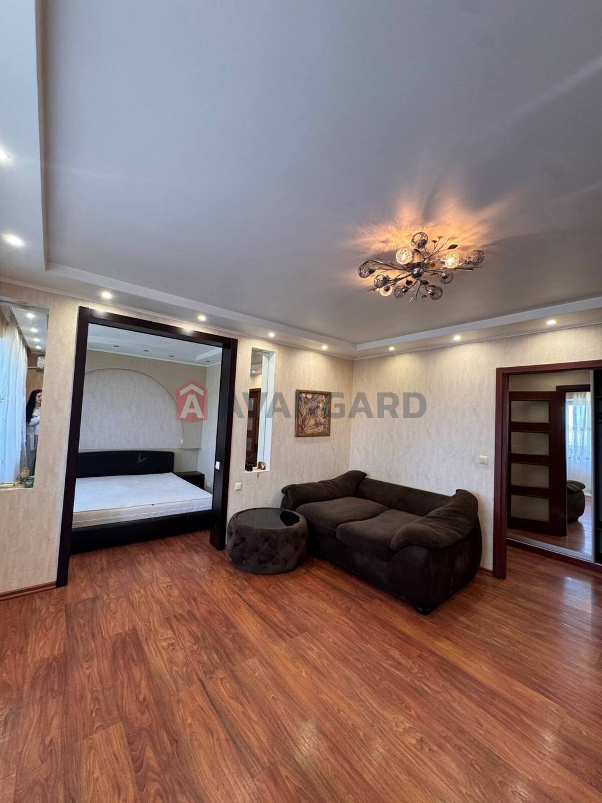 3 ��. ��������, 65/-/10 ��. �., 9/9 ������ ���� 8