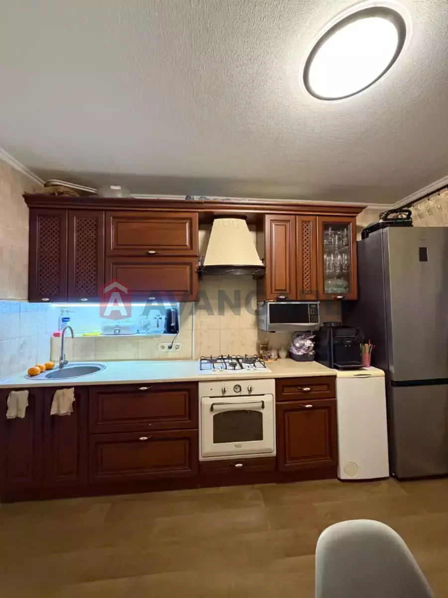 1 ��. ��������, 33/17/10 ��. �., 8/9 ������ ���� 1