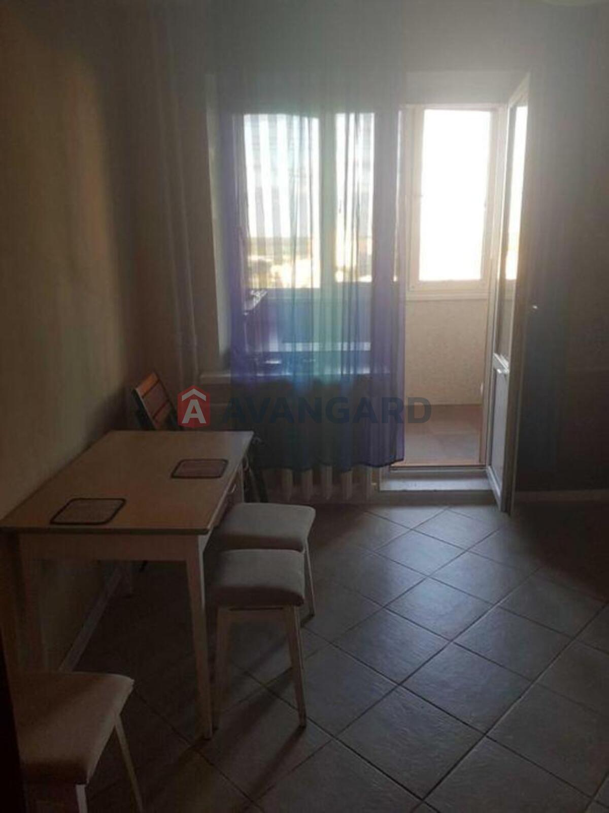 1 ����. ��������, 43/-/10 ��. �., 18/22 ���� ���� 4