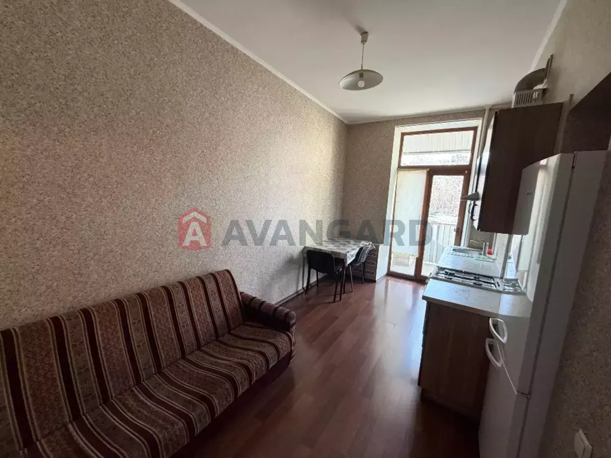 3 ��. ��������, 77/-/- ��. �., 2/4 ������ ���� 11