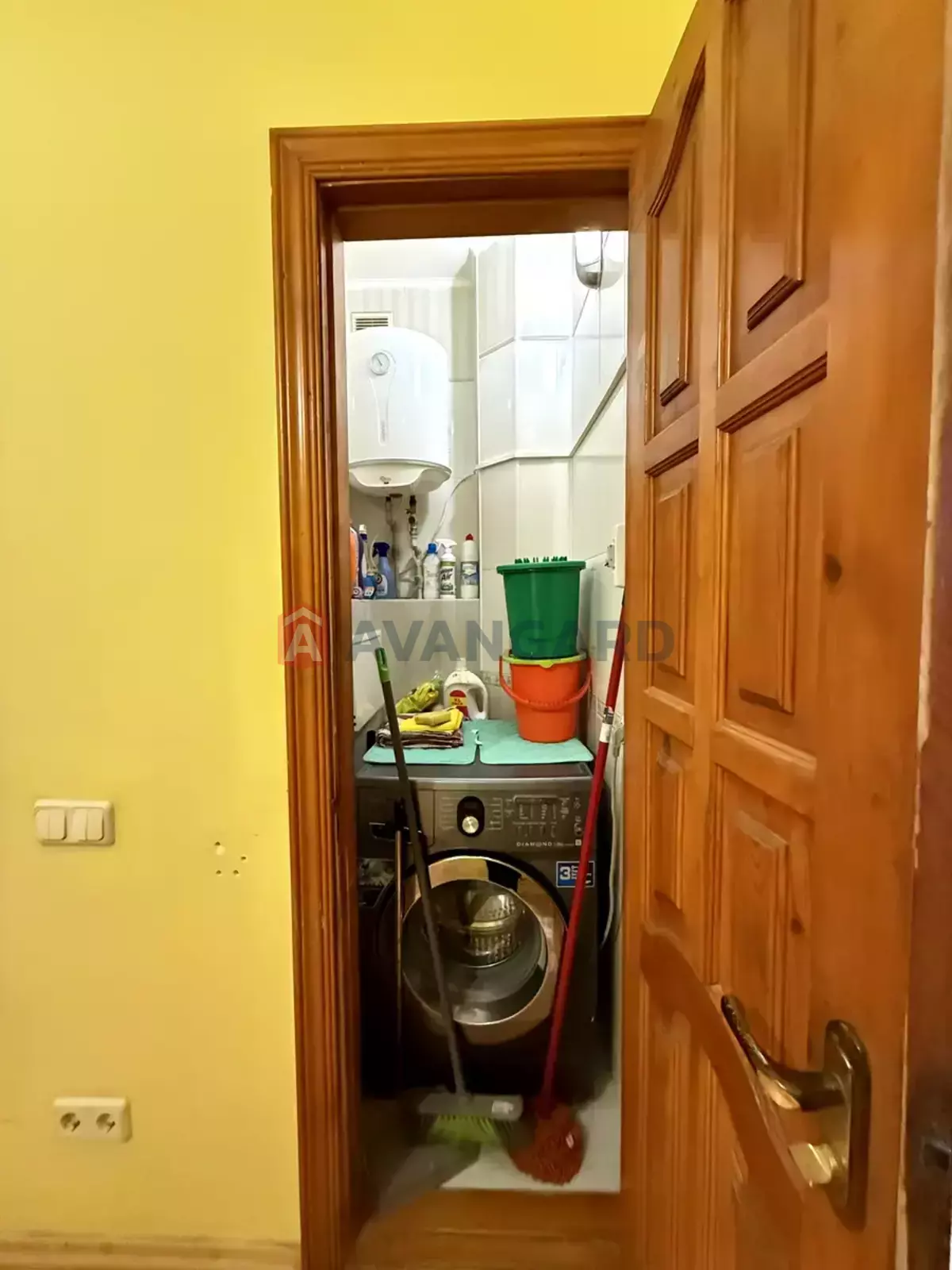 3 ����. ��������, 69/40/10 ��. �., 8/9 ���� ���� 4