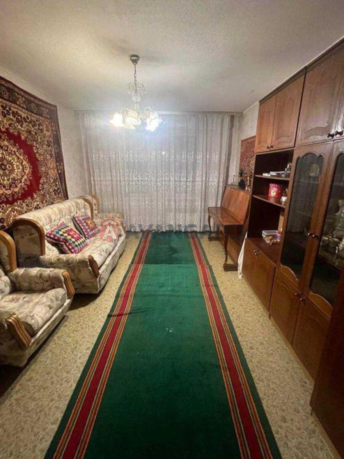 3 ��. ��������, 70/-/9 ��. �., 2/10 ������ ���� 9