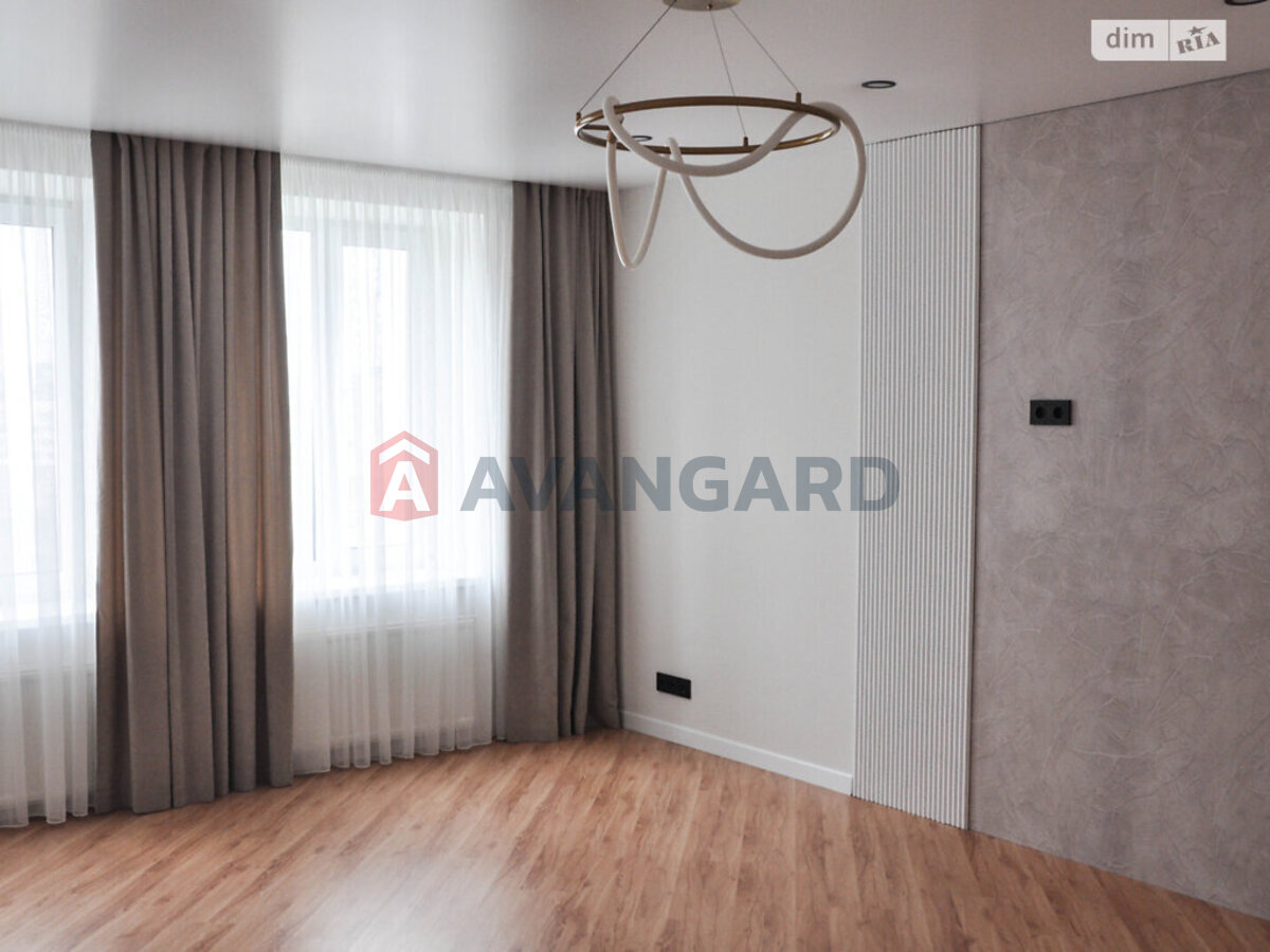 3 ����. ��������, 87/50/14 ��. �., 9/10 ���� ���� 3