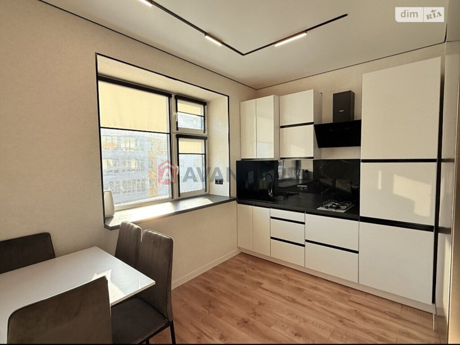 1 ��. ��������, 43/23/8 ��. �., 8/10 ������ ���� 3