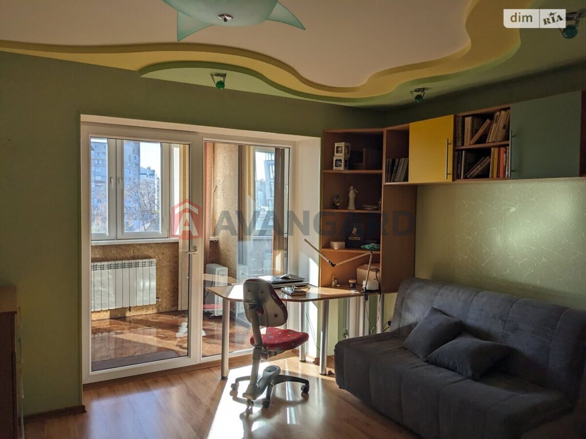 2 ��. ��������, 100/-/- ��. �., 4/5 ������ ���� 14