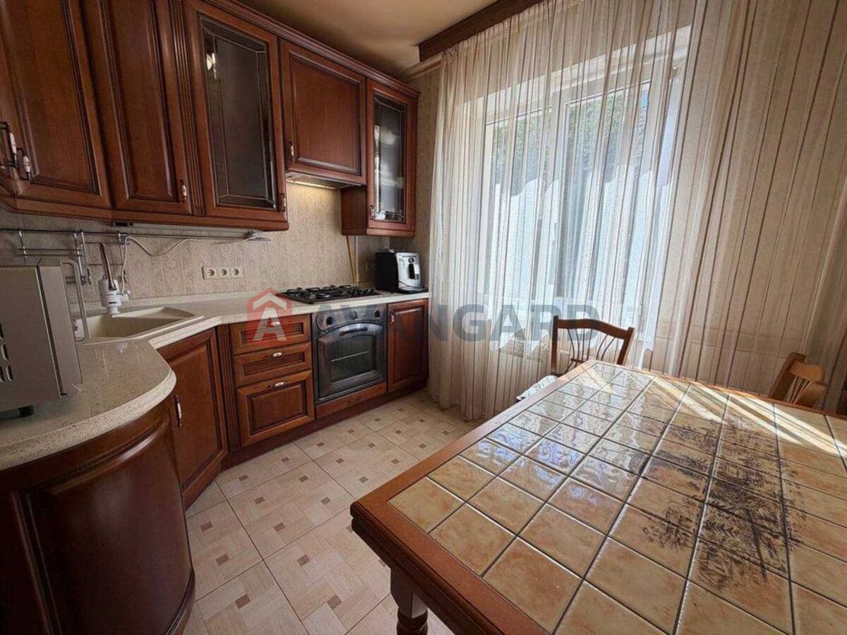 3 ��. ��������, 68.7/-/8 ��. �., 2/9 ������ ���� 1
