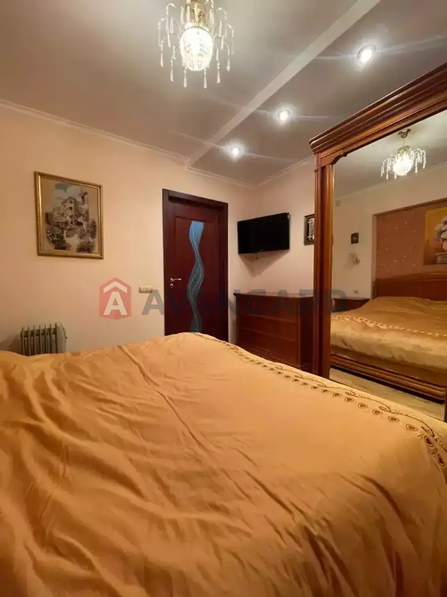 3 ����. ��������, 70/41/8 ��. �., 11/16 ���� ���� 14