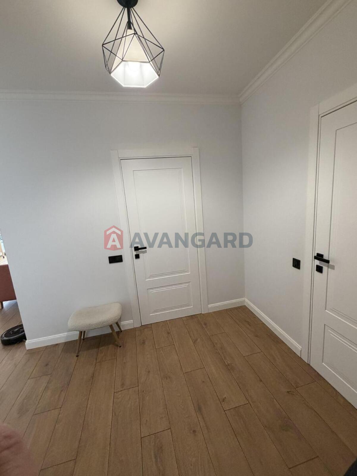 2 ��. ��������, 61/-/27 ��. �., 14/16 ������ ���� 7