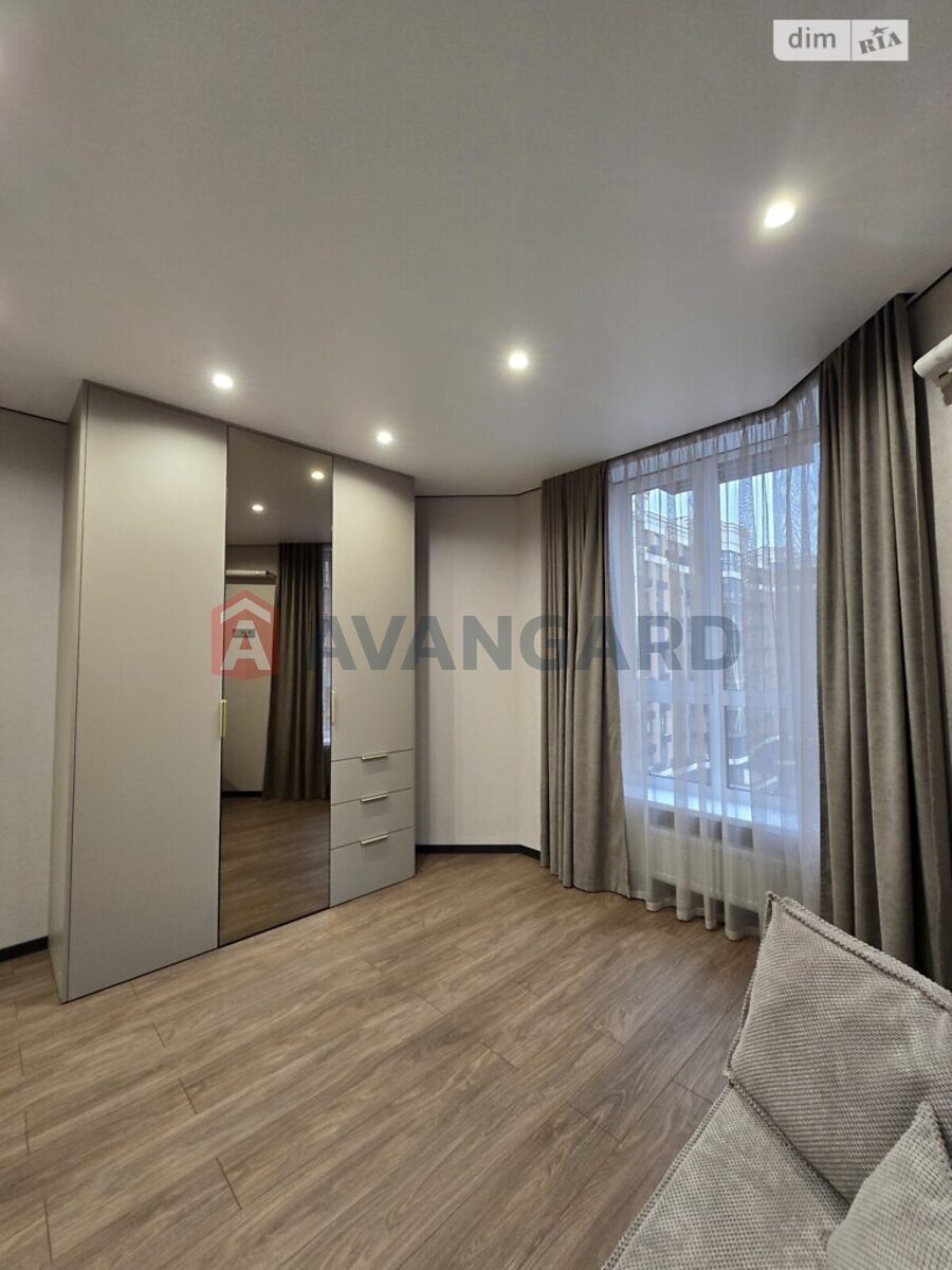 2 ��. ��������, 65/33/18 ��. �., 5/10 ������ ���� 24