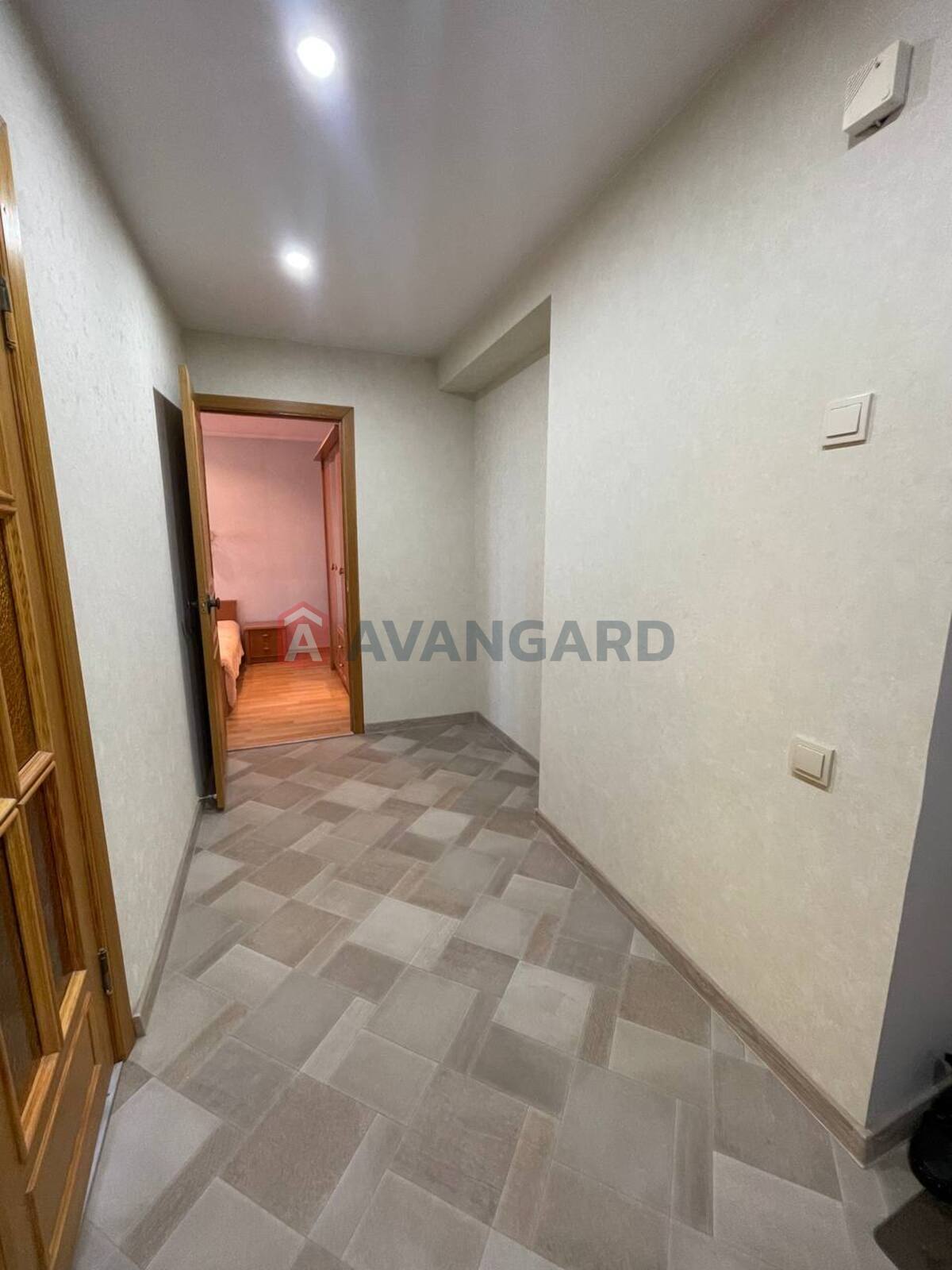 2 ����. ��������, 49/-/8 ��. �., 9/10 ���� ���� 9