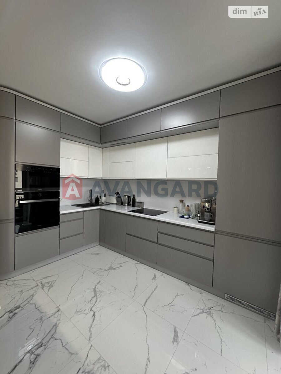 3 ��. ��������, 103/56/13 ��. �., 8/9 ������ ���� 2