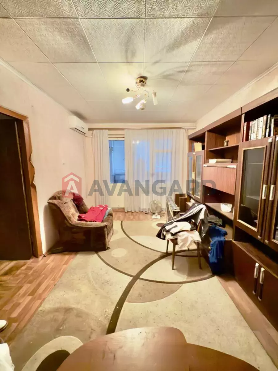 4 ����. ��������, 73/-/8 ��. �., 9/10 ���� ���� 3