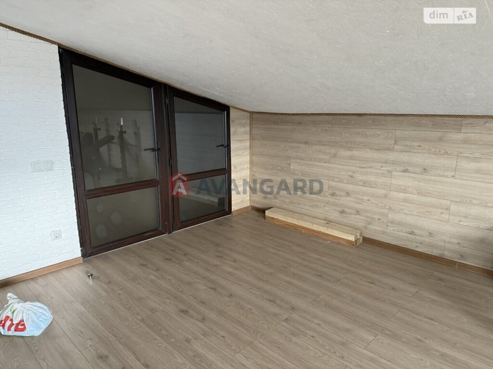 3 ��. ��������, 140/85/20 ��. �., 3/3 ������ ���� 1