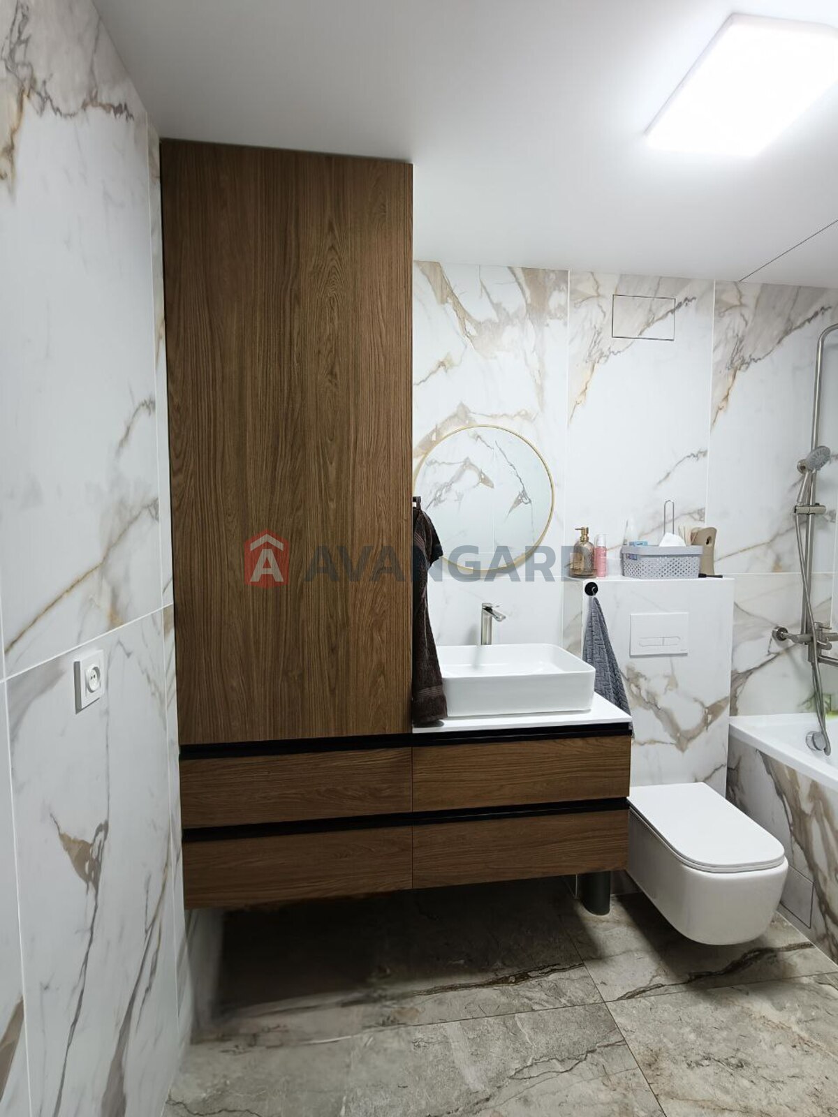 3 ��. ��������, 70/38/8 ��. �., 6/9 ������ ���� 18