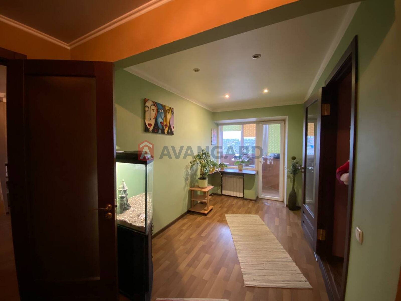 3 ��. ��������, 93,44/32,2/28,4 ��. �., 6/13 ������ ���� 17