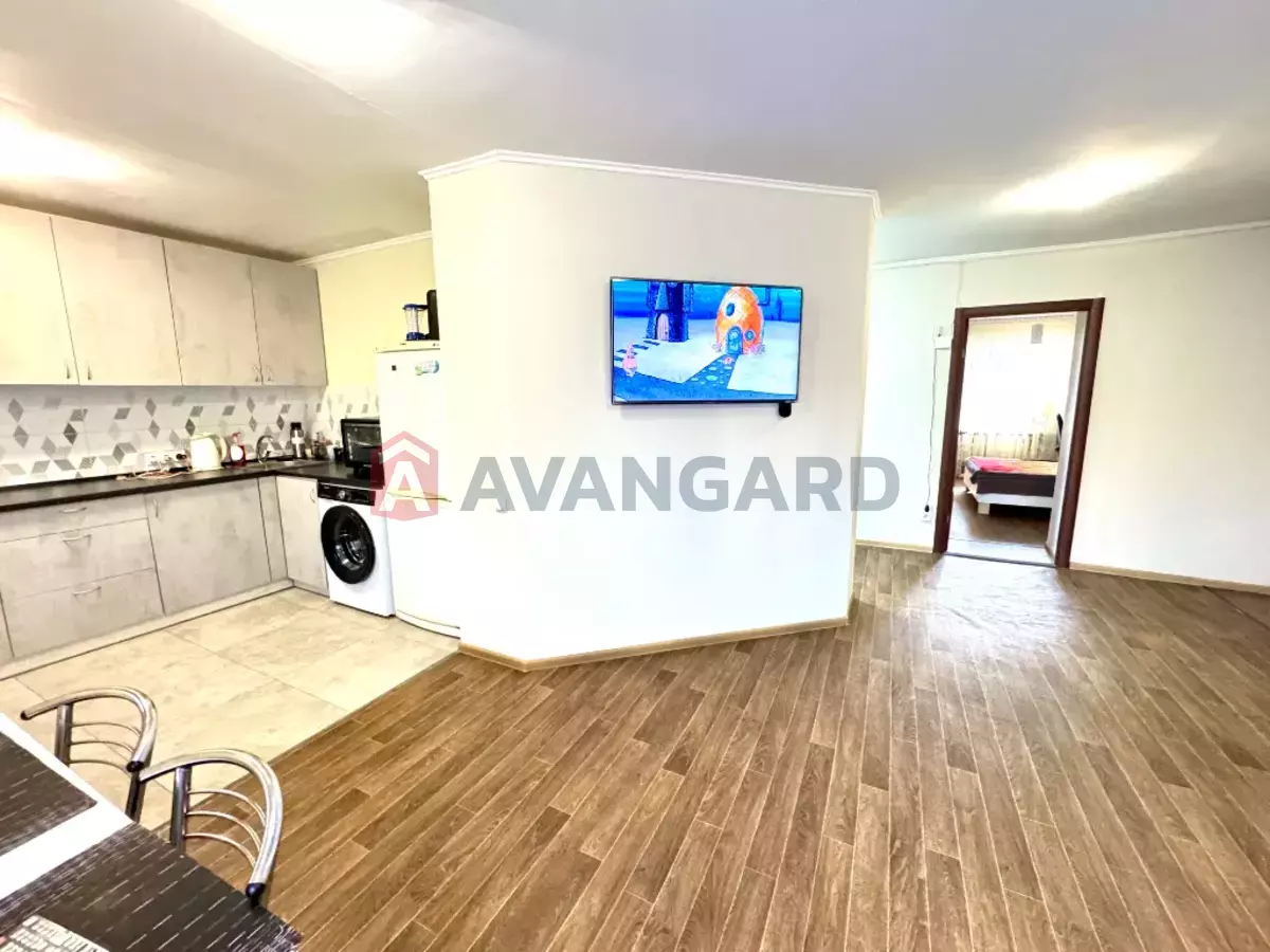 4 ��. ��������, 81/-/- ��. �., 1/10 ������ ���� 17