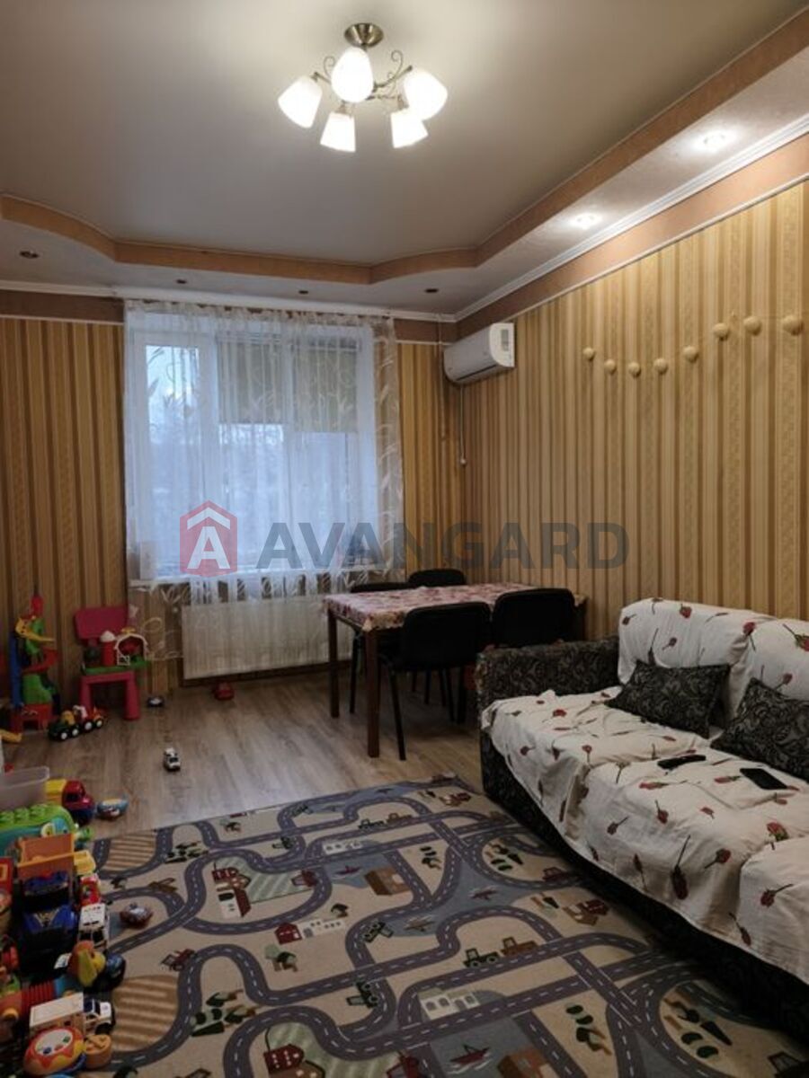 4 ��. ��������, 95/-/9 ��. �., 3/5 ������ ���� 9