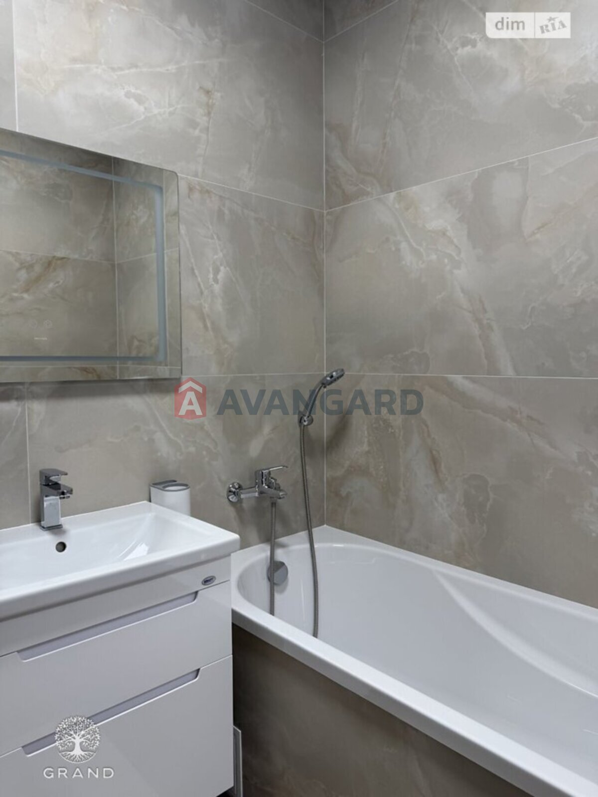 2 ��. ��������, 73/-/- ��. �., 6/10 ������ ���� 9