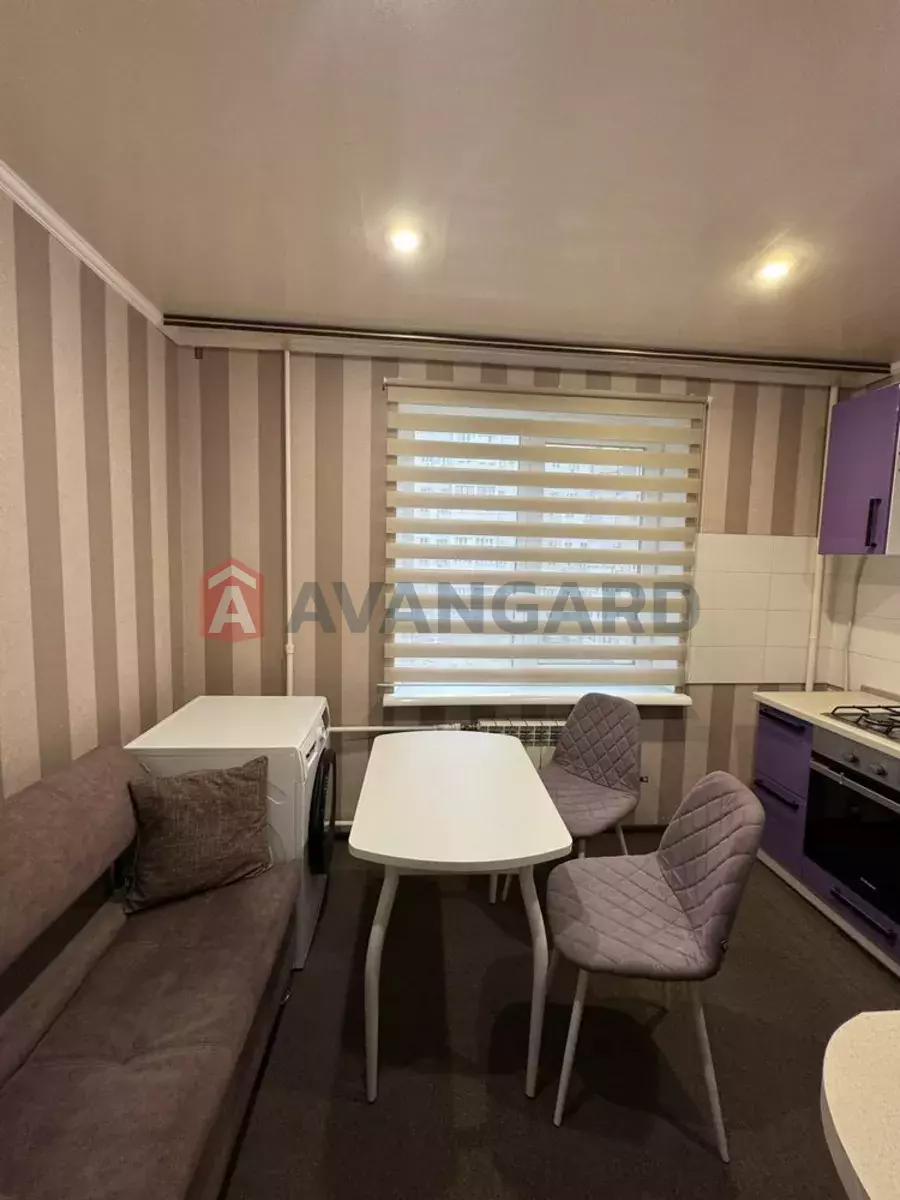 1 . , 38/-/9 . ., 4/9   6