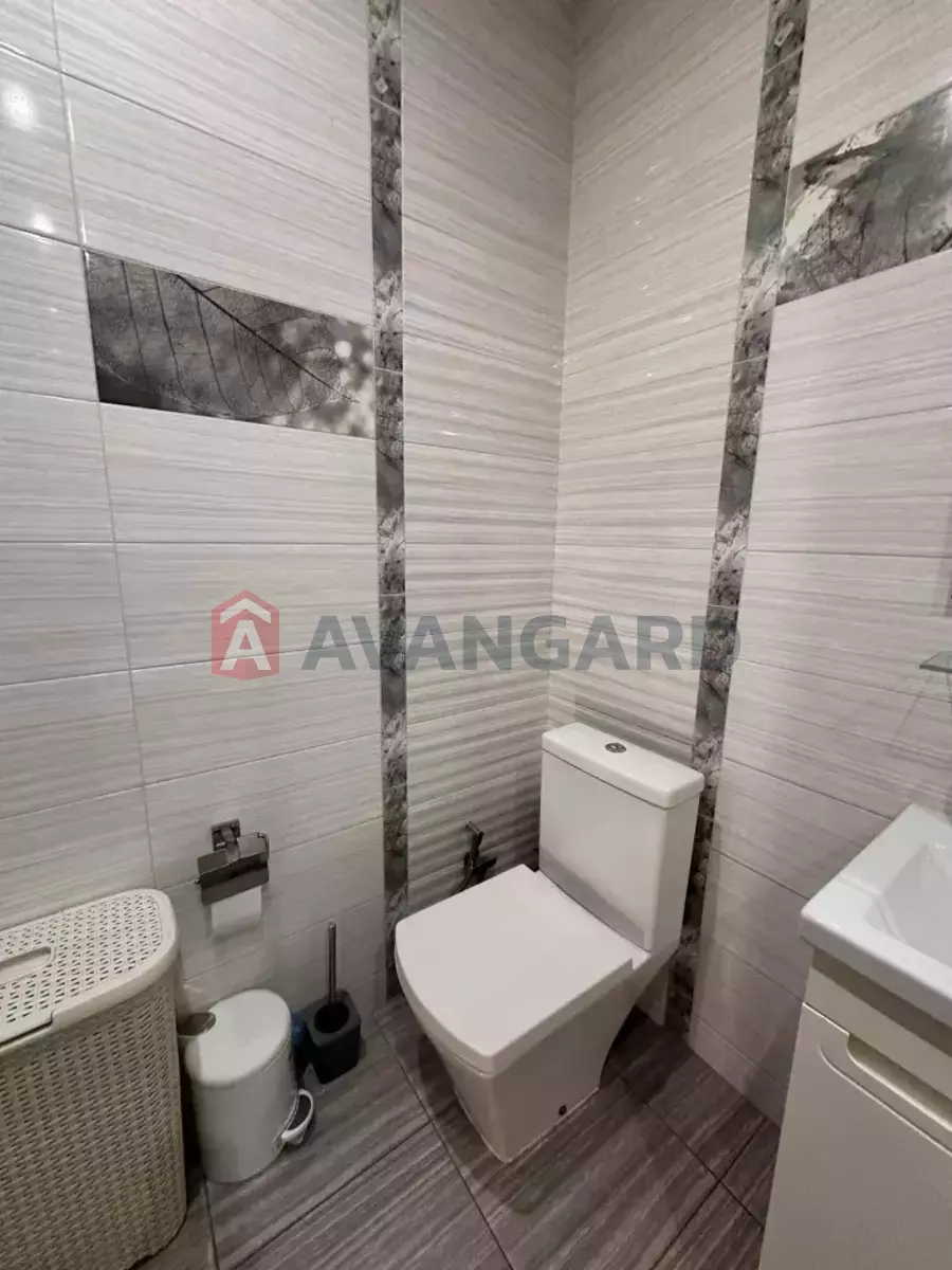 3 ��. ��������, 77/43/10 ��. �., 2/4 ������ ���� 18