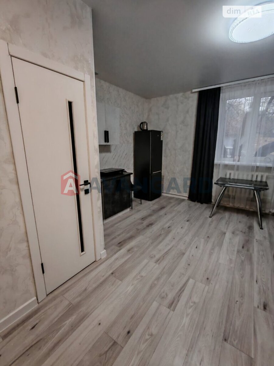 1 ��. ��������, 28/-/5 ��. �., 1/2 ������ ���� 3