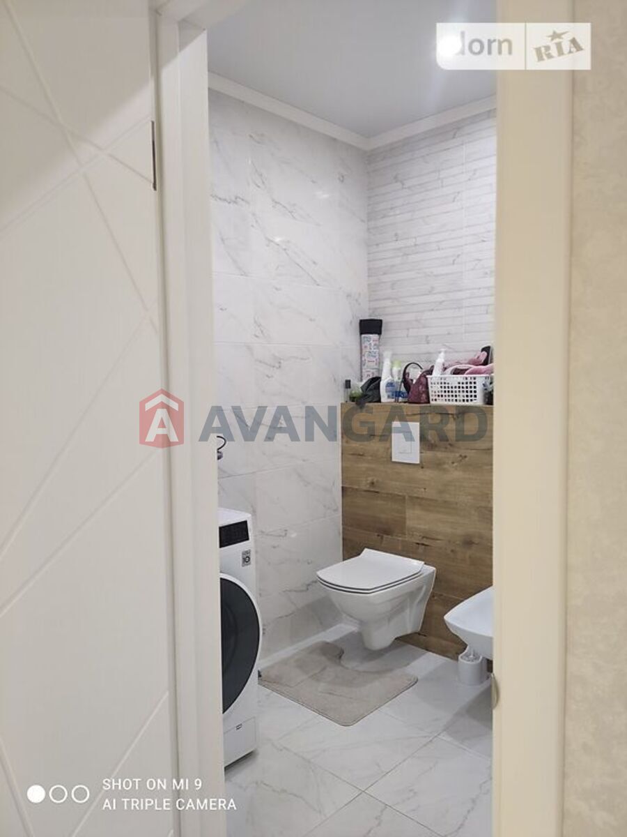 3 ��. ��������, 119/92/27 ��. �., 2/5 ������ ���� 6