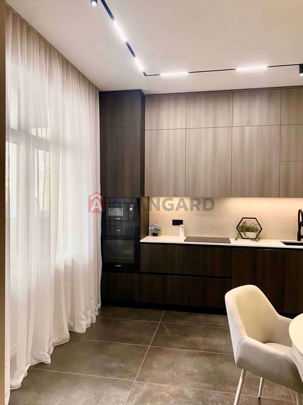 2 ��. ��������, 81/35/15 ��. �., 6/11 ������ ���� 13