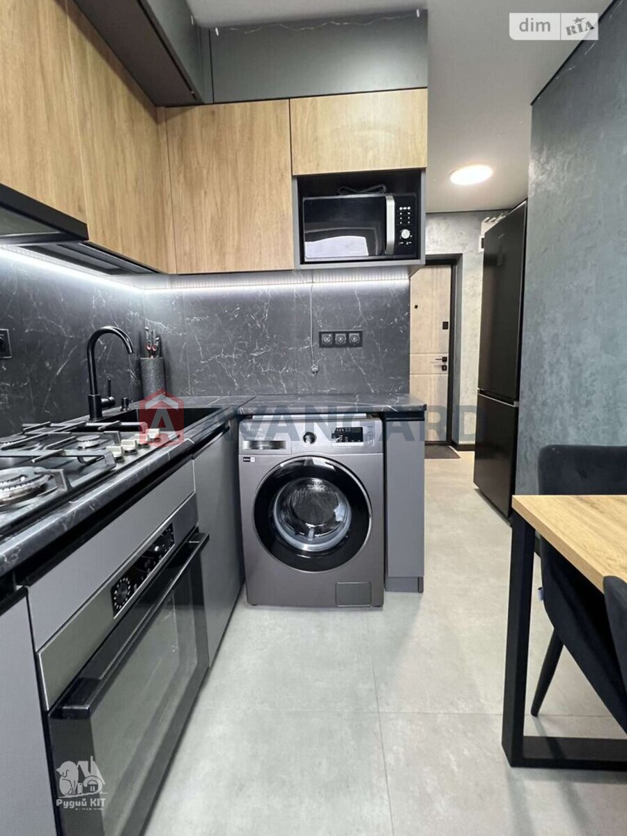 1 ��. ��������, 21/11/4 ��. �., 9/9 ������ ���� 1