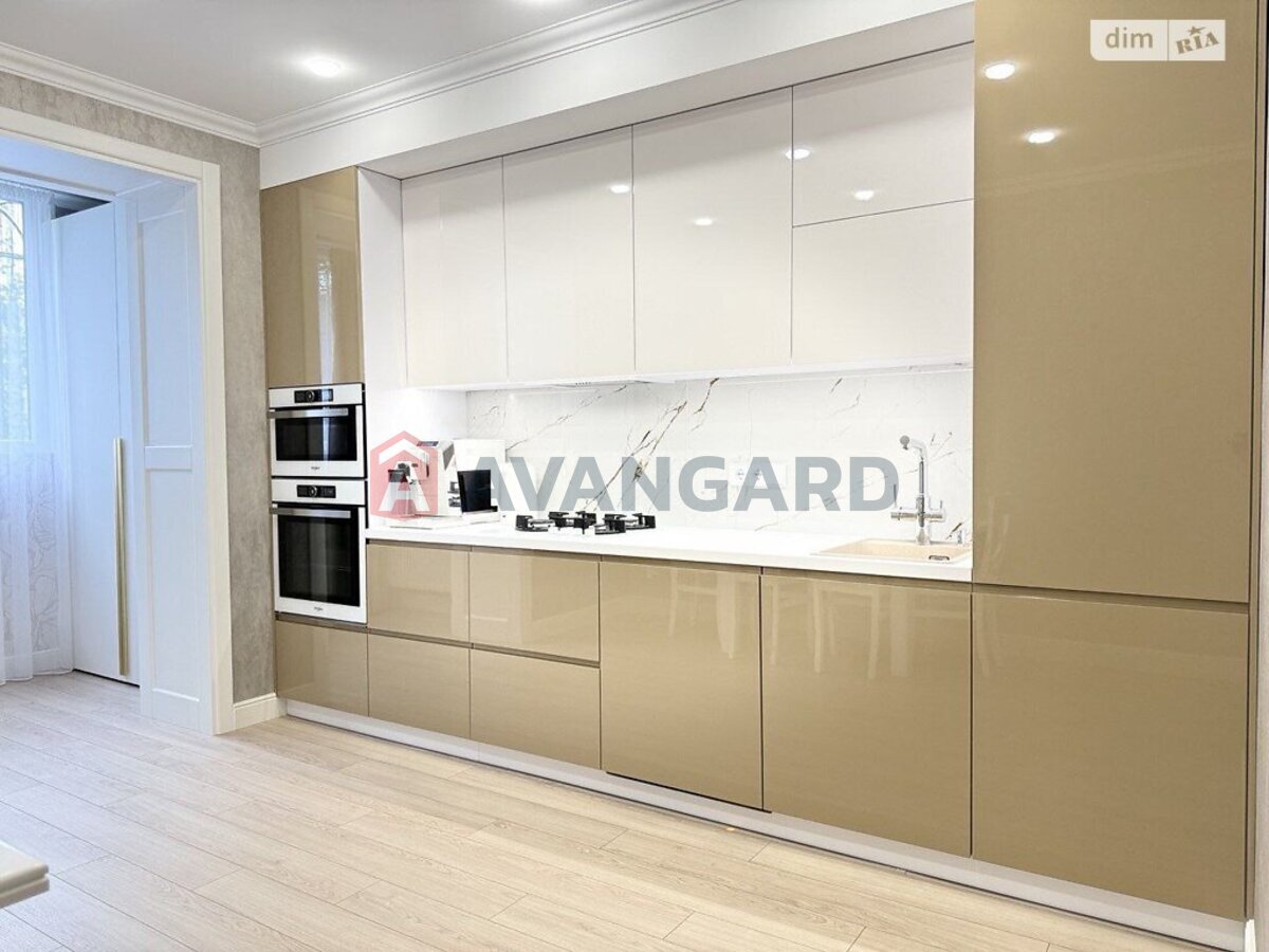 2 ��. ��������, 69/-/18 ��. �., 1/9 ������ ���� 12