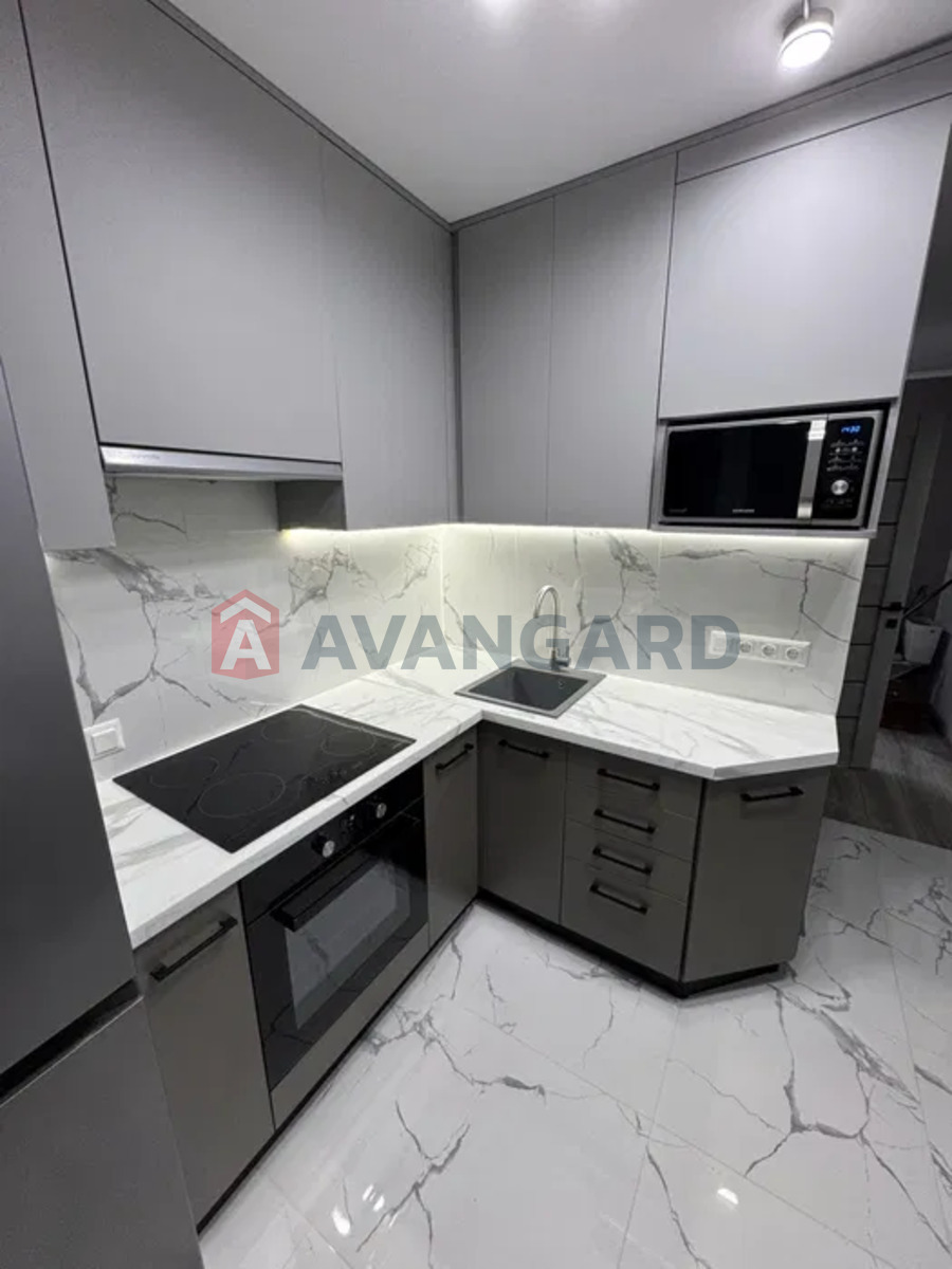 1 ��. ��������, 33/17/6 ��. �., 3/5 ������ ���� 2