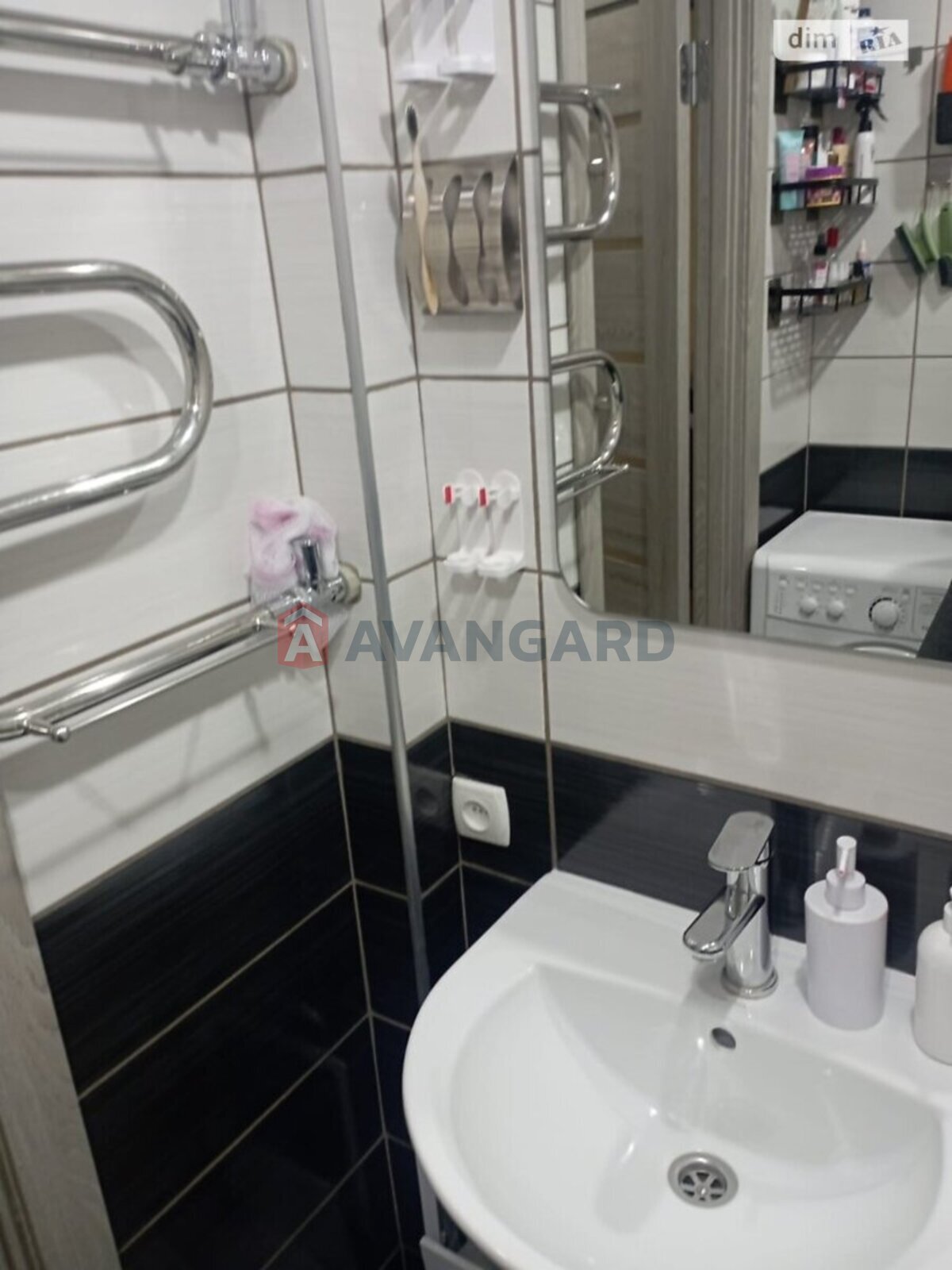 3 ����. ��������, 63/-/8 ��. �., 2/9 ���� ���� 17