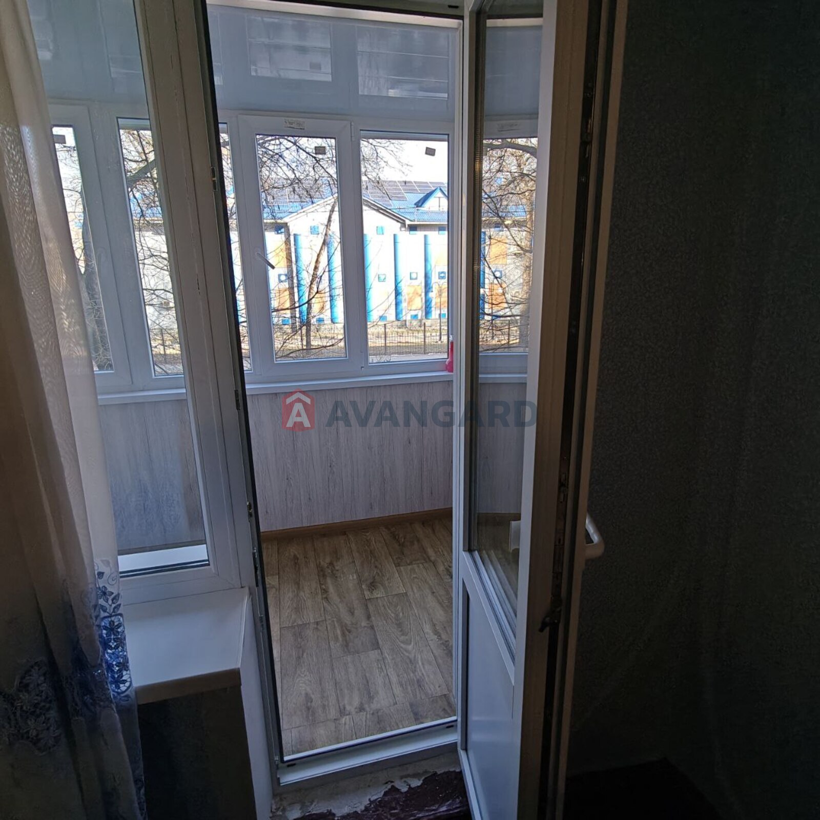 3 ��. ��������, 70/42/8 ��. �., 2/9 ������ ���� 9