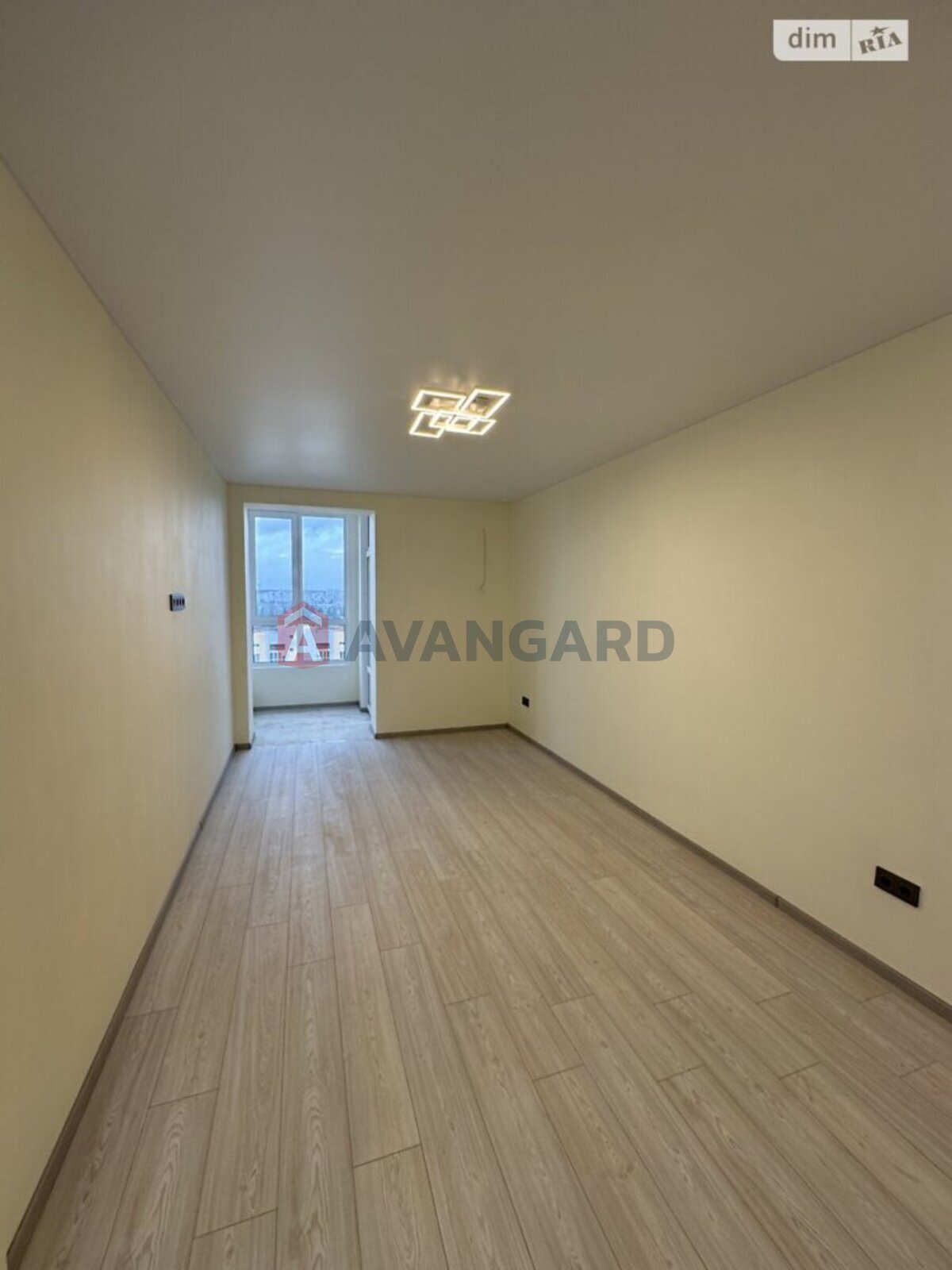 1 ����. ��������, 40/25/15 ��. �., 10/11 ���� ���� 4