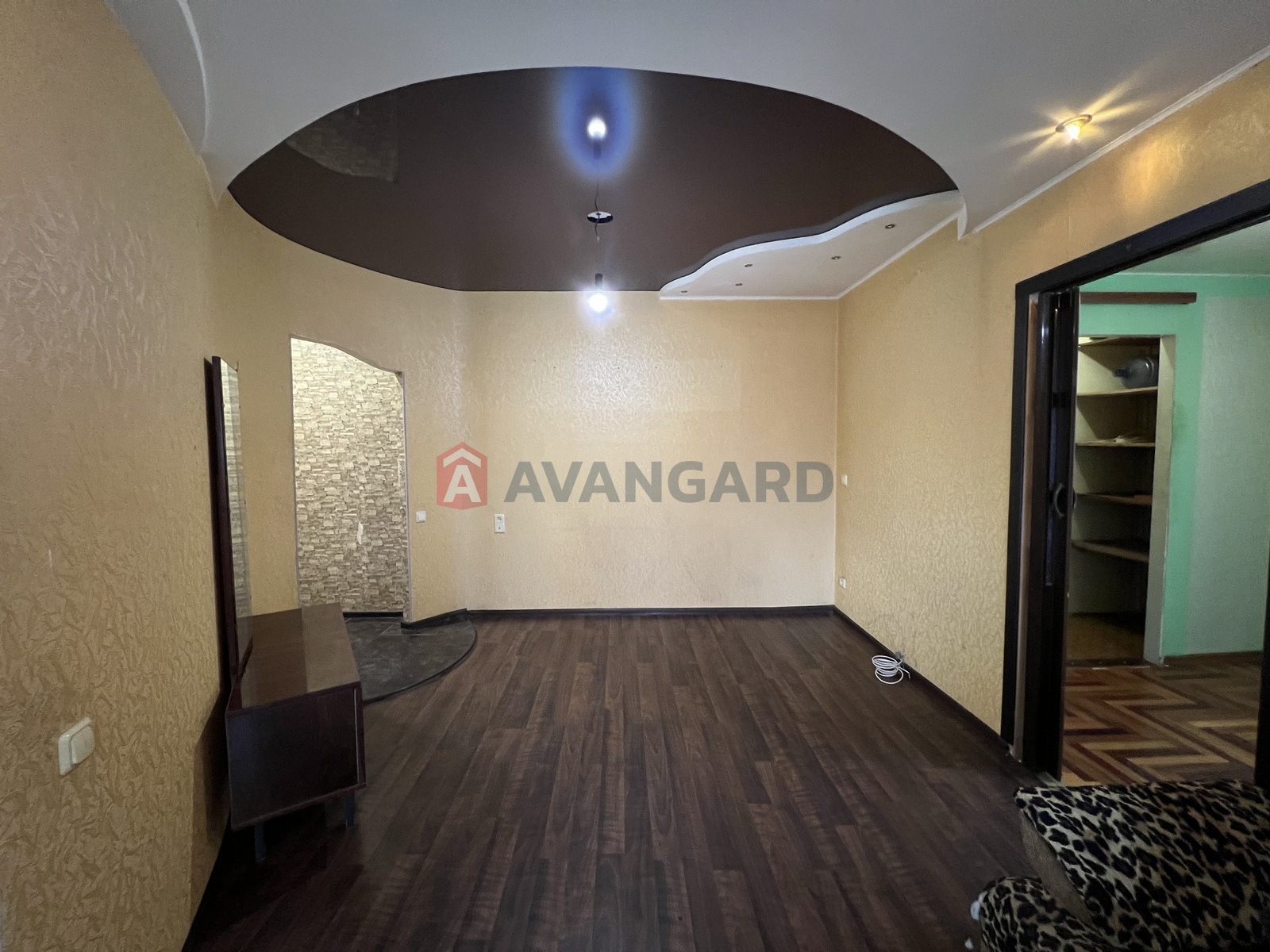 2 ����. ��������, 58/-/6 ��. �., 5/5 ���� ���� 15