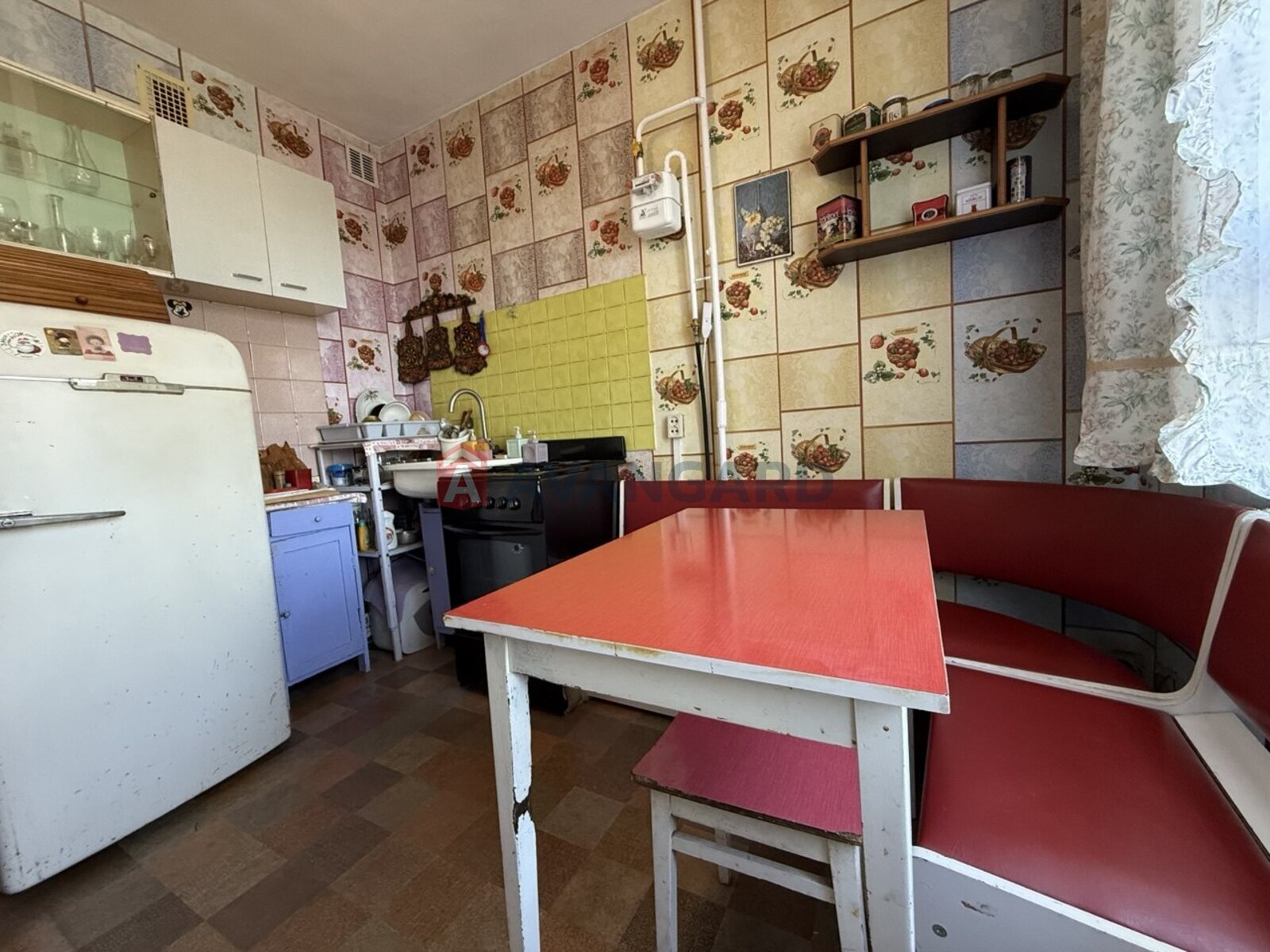 3 ����. ��������, 64,6/38,4/8,3 ��. �., 6/9 ���� ���� 2