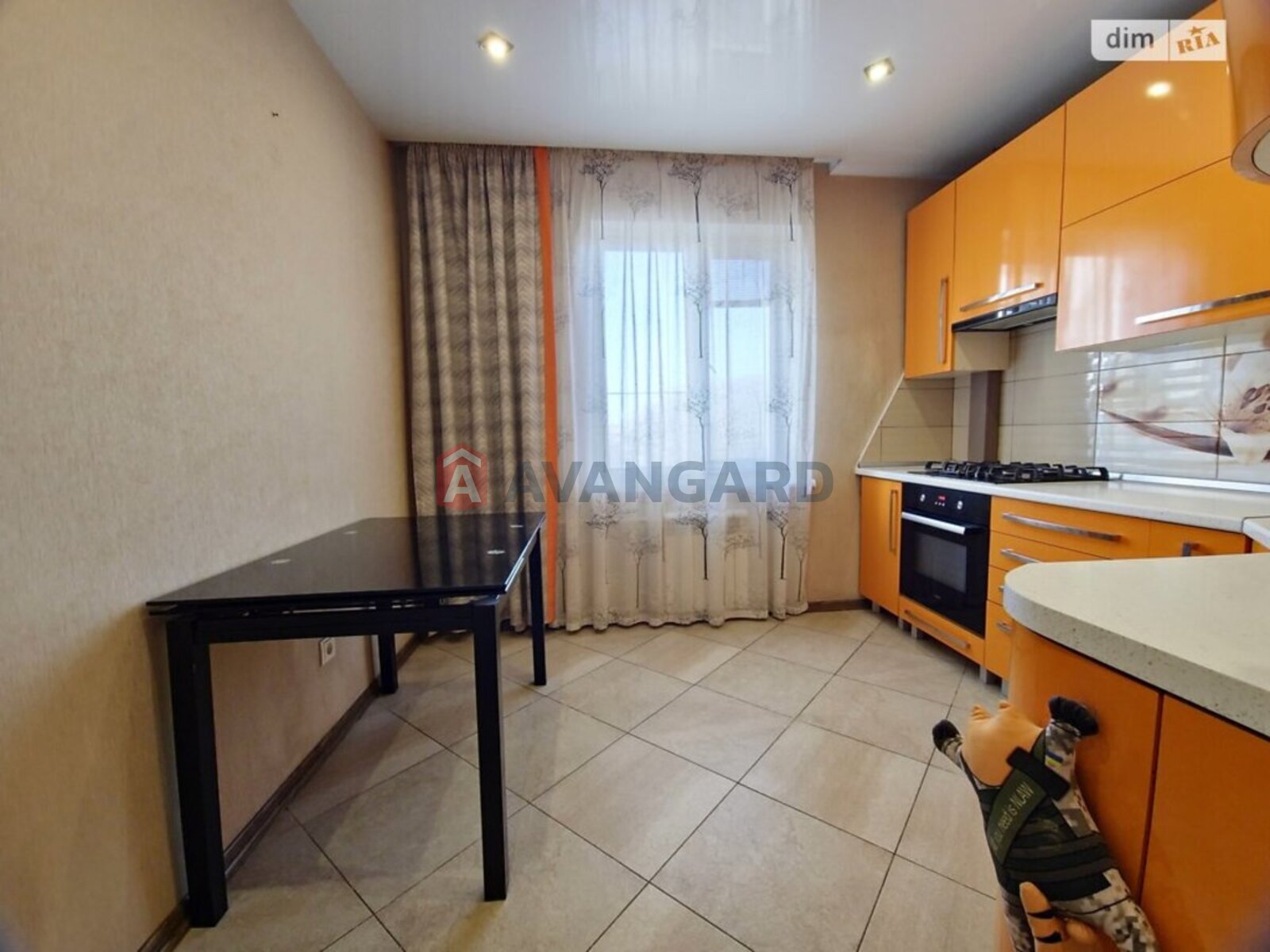 4 ��. ��������, 84/60/8 ��. �., 8/9 ������ ���� 7