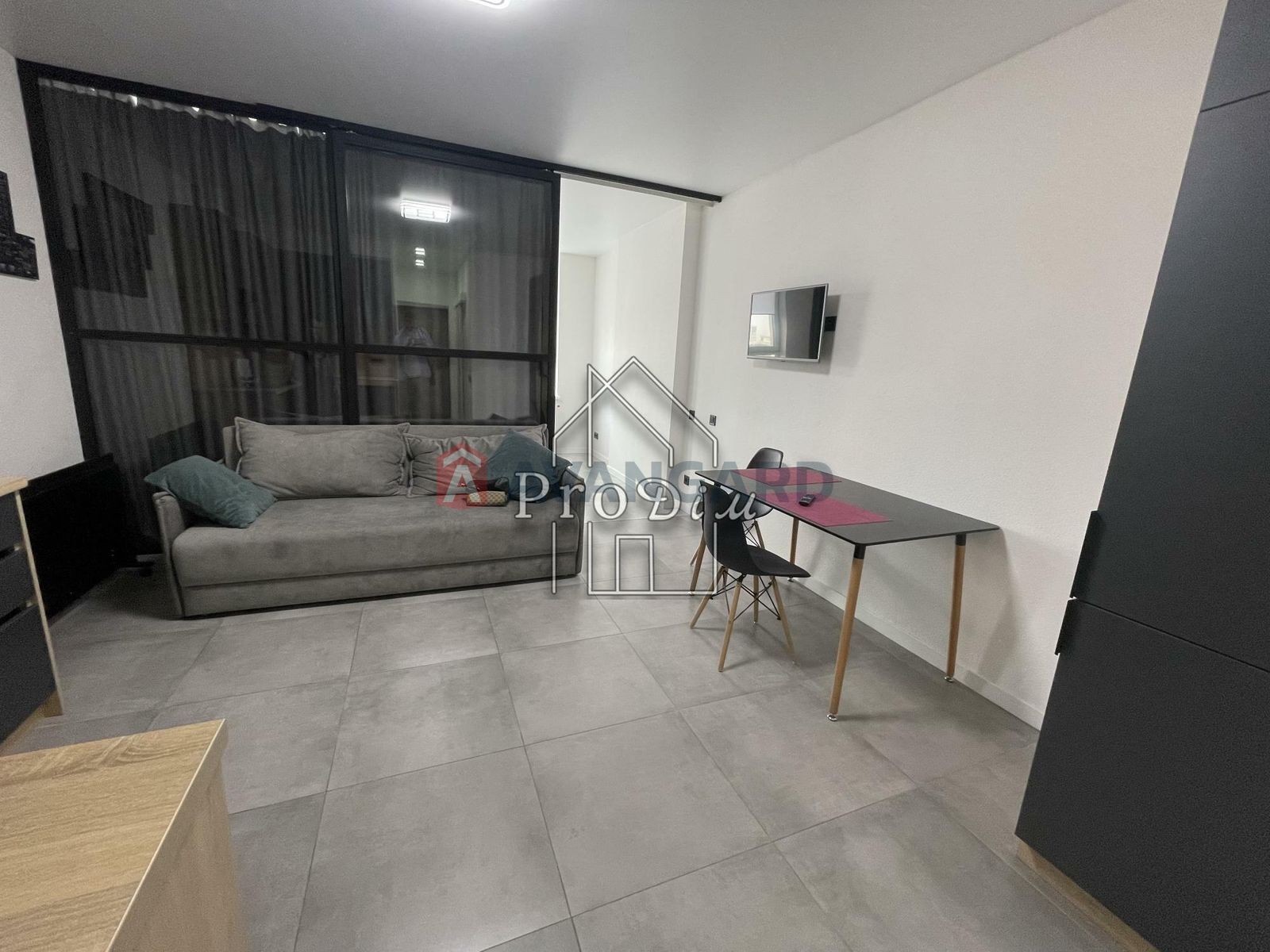 1 ��. ��������, 37/23/11 ��. �., 15/28 ������ ���� 7