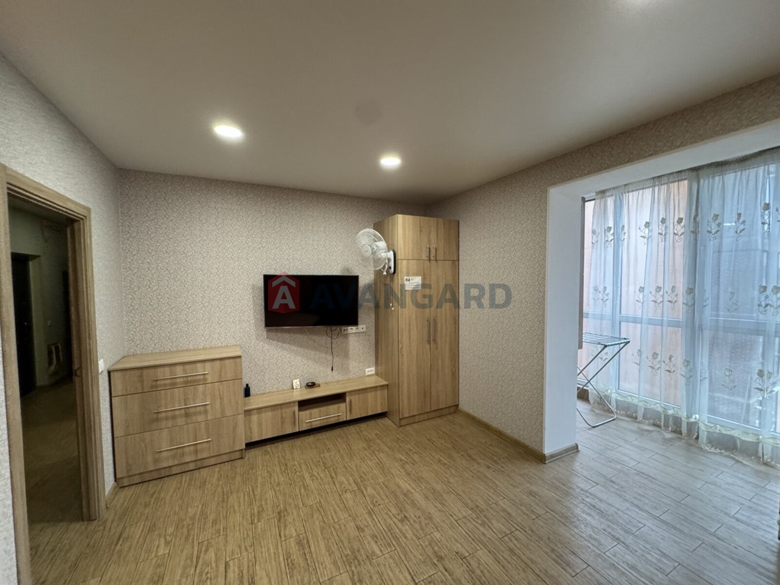 2 ����. ��������, 61/34/11 ��. �., 10/12 ���� ���� 12