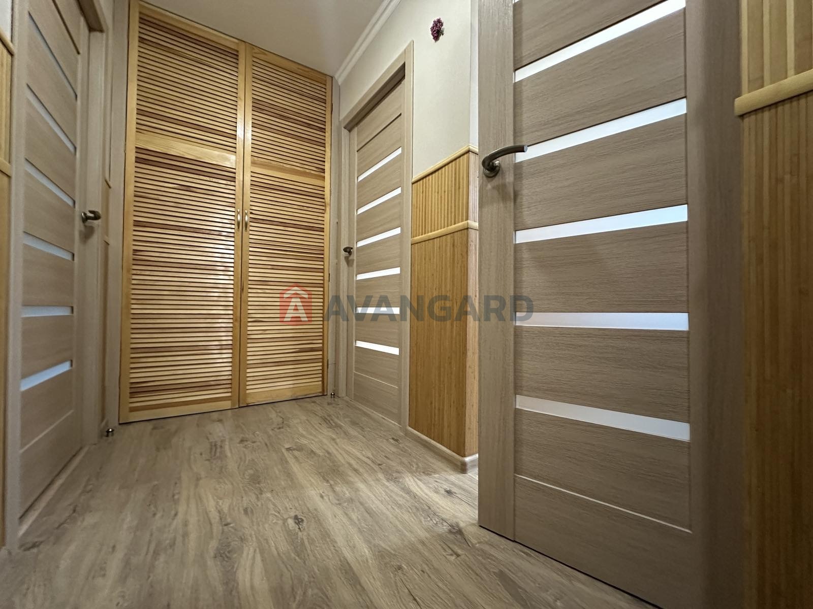 2 ��. ��������, 49/30/8 ��. �., 5/5 ������ ���� 9