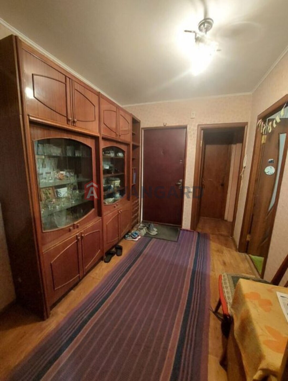 3 ��. ��������, 68/-/8 ��. �., 8/10 ������ ���� 4