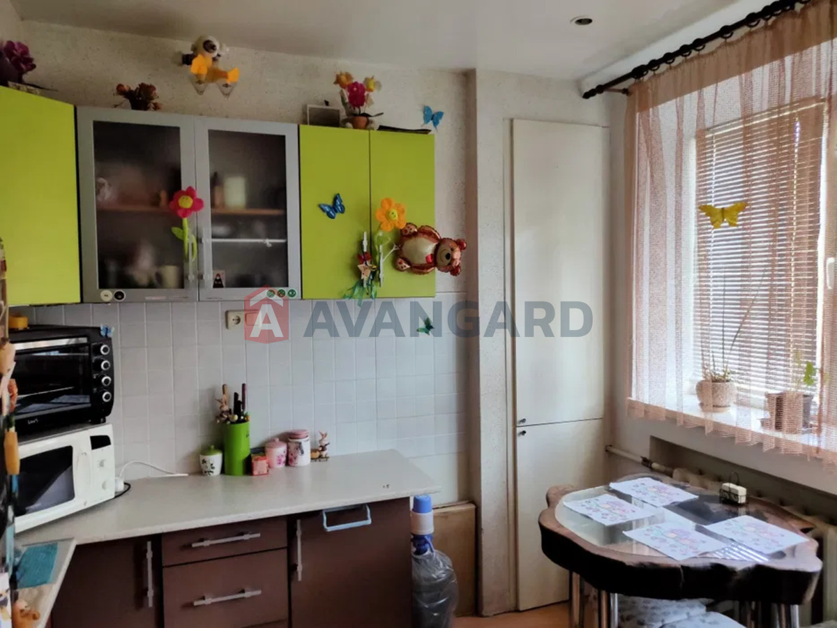 2 ��. ��������, 48.7/33.3/14.8 ��. �., 2/3 ������ ���� 1