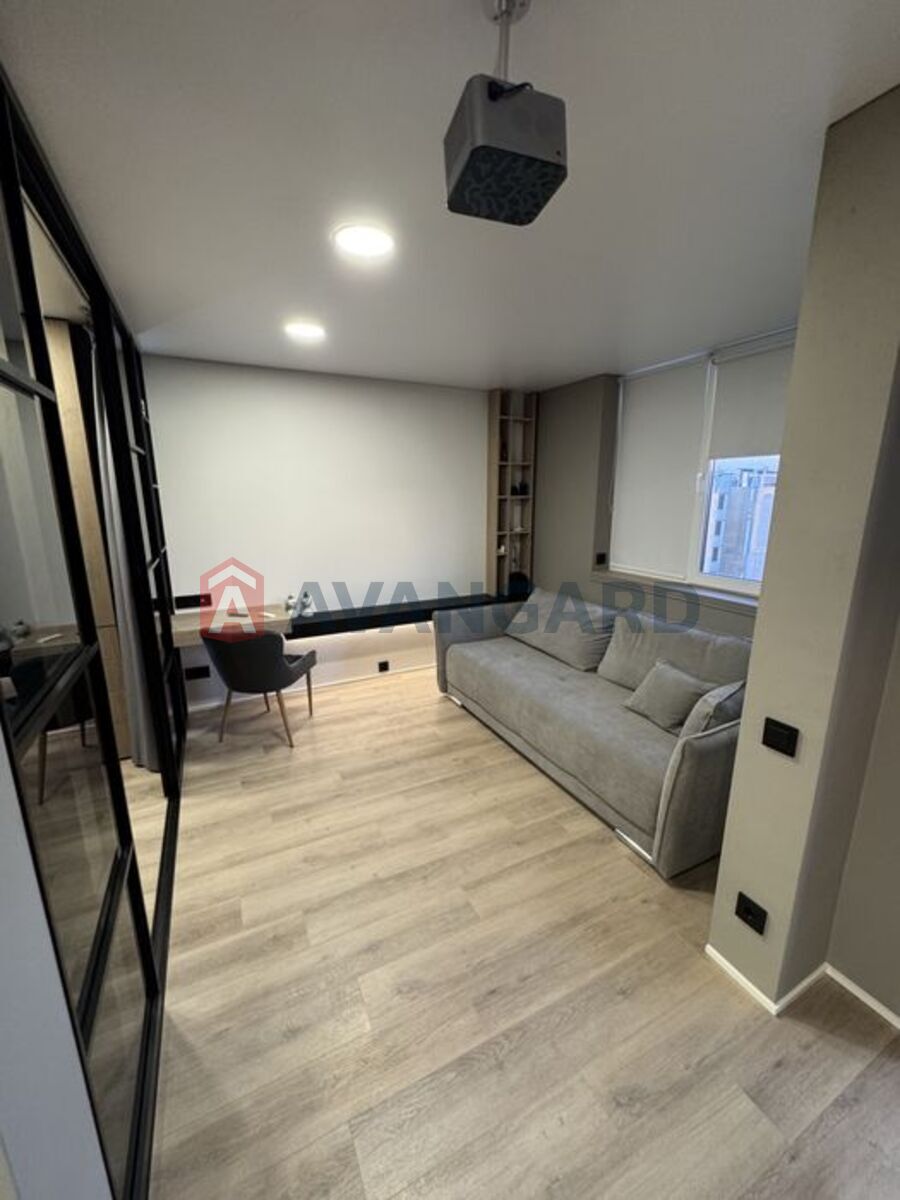 1 ��. ��������, 44/-/12 ��. �., 9/9 ������ ���� 8