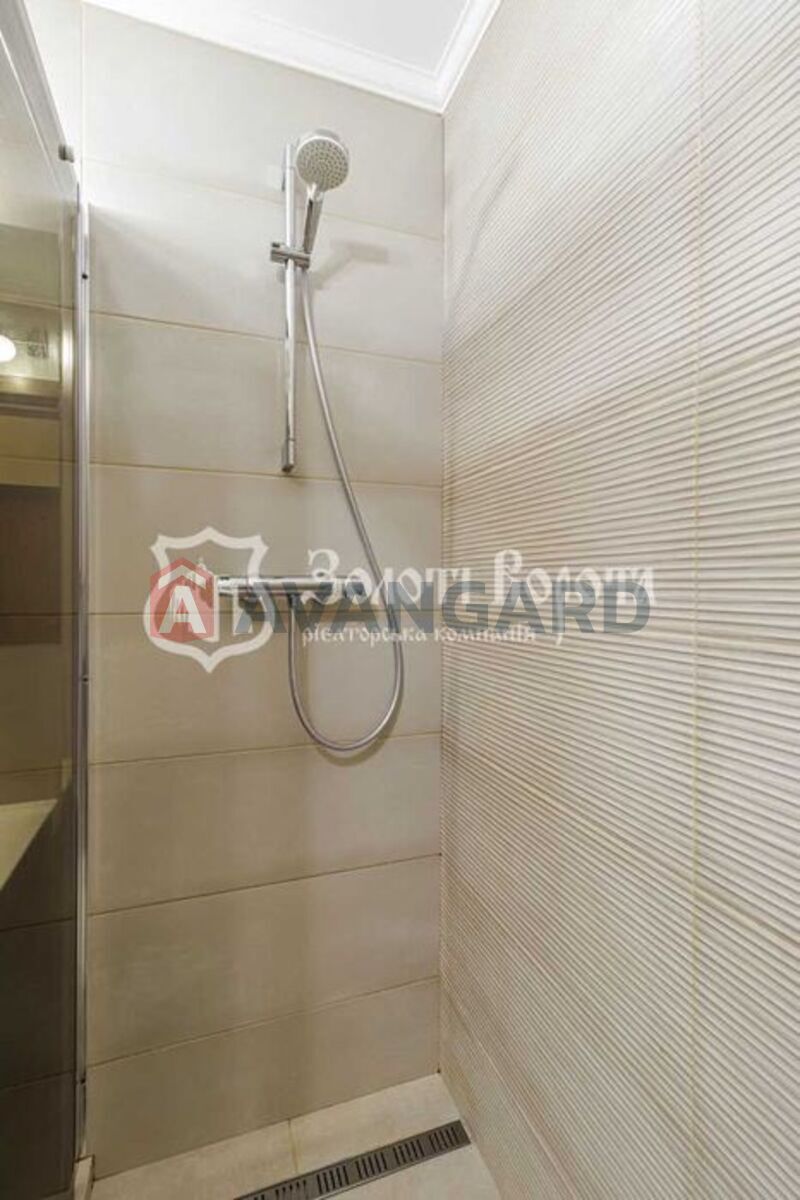 3 ��. ��������, 61/-/19 ��. �., 4/10 ������ ���� 15