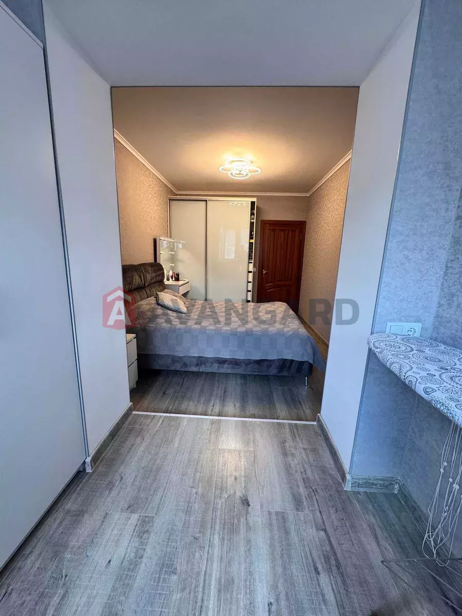 3 ��. ��������, 64/-/11 ��. �., 7/9 ������ ���� 12