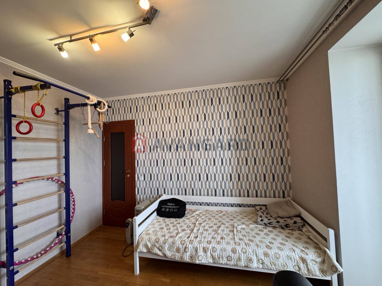 4 ��. ��������, 96,6/63,4/33,5 ��. �., 10/14 ������ ���� 14