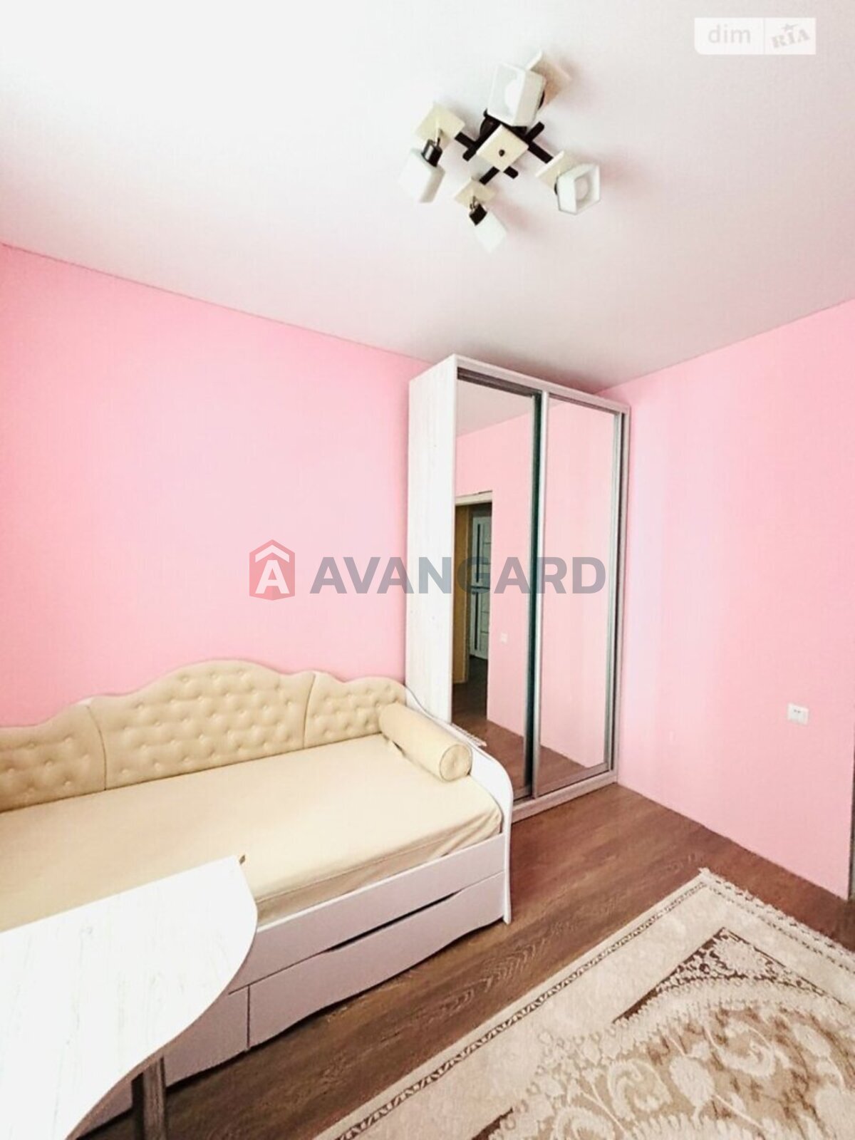 3 ��. ��������, 74/-/- ��. �., 2/4 ������ ���� 8