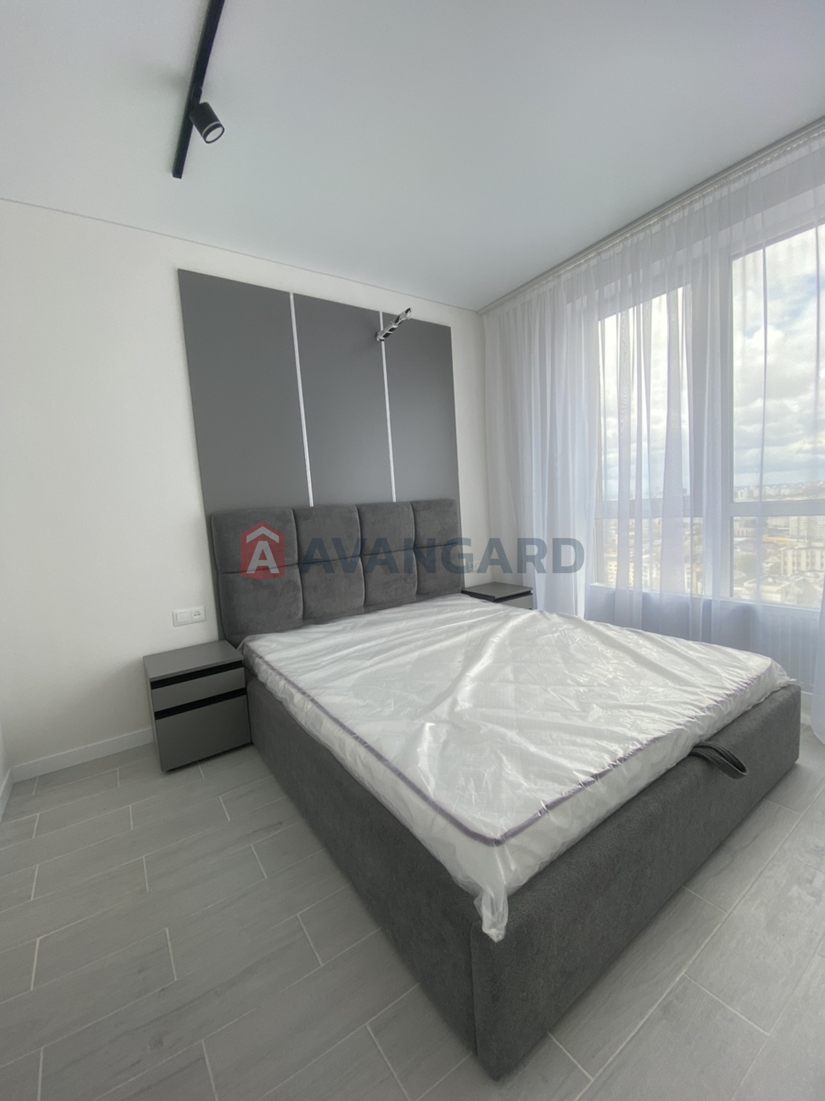 1 ��. ��������, 44/14/20 ��. �., 24/26 ������ ���� 13