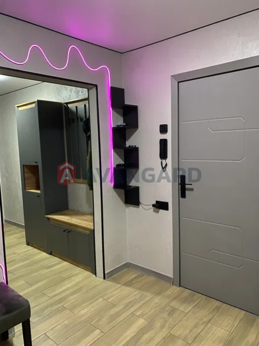 3 ��. ��������, 67/-/8 ��. �., 2/9 ������ ���� 5